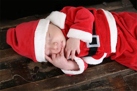 father christmas family portrait - Baby boy wearing a christmas suit sleeping Photographie de stock - Aubaine LD & Abonnement, Code: 400-04415371