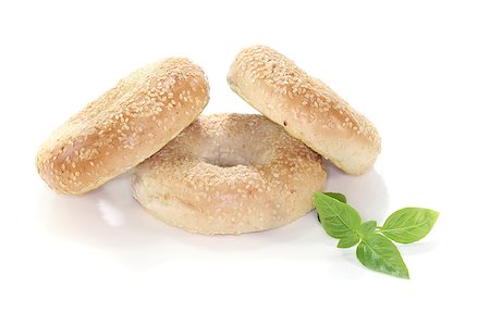 simsearch:400-04416282,k - three sesame bagel with basil on white background Stock Photo - Budget Royalty-Free & Subscription, Code: 400-04415566