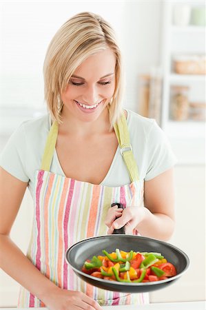 simsearch:400-08021946,k - Woman looking at filled pan in the kitchen Stock Photo - Budget Royalty-Free & Subscription, Code: 400-04417759