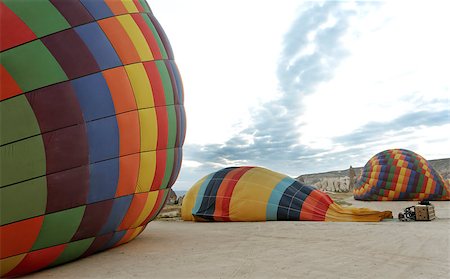 preparing hot air balloons for flying at dawn, colourful vista, panoramic Photographie de stock - Aubaine LD & Abonnement, Code: 400-04418057