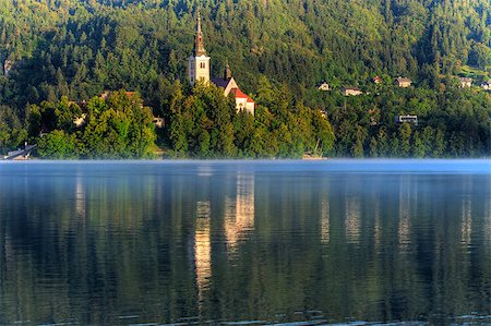 simsearch:400-04412215,k - Church on the island - Lake bled in early morning Photographie de stock - Aubaine LD & Abonnement, Code: 400-04418830