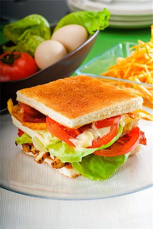 simsearch:695-05772521,k - fresh and delicious classic club sandwich over a transparent glass dish Photographie de stock - Aubaine LD & Abonnement, Code: 400-04418958