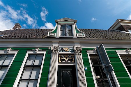 facade of a beautiful wooden house against a blue sky in Zaanse Schans, netherlands Photographie de stock - Aubaine LD & Abonnement, Code: 400-04419547