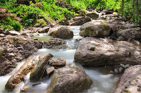 simsearch:400-07756743,k - waterfall among rocks in summer woods - Russia Foto de stock - Super Valor sin royalties y Suscripción, Código: 400-04419628