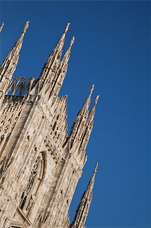 simsearch:400-05316566,k - The Gothic cathedral took nearly six centuries to complete. It is the fourth largest cathedral in the world and by far the largest in Italy. Foto de stock - Royalty-Free Super Valor e Assinatura, Número: 400-04419850