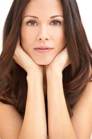 simsearch:400-07112758,k - Portrait of a beautiful happy brunette young woman smiling and resting on her hands Fotografie stock - Microstock e Abbonamento, Codice: 400-04410115