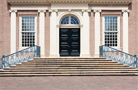 Entrance of the Loo Palace in Apeldoorn, the Netherlands Stock Photo - Budget Royalty-Free & Subscription, Code: 400-04410173