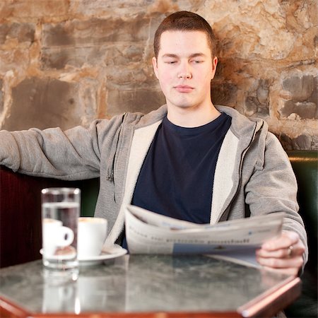 Morning coffee and news - Handsome young man reading newspaper Foto de stock - Super Valor sin royalties y Suscripción, Código: 400-04410285