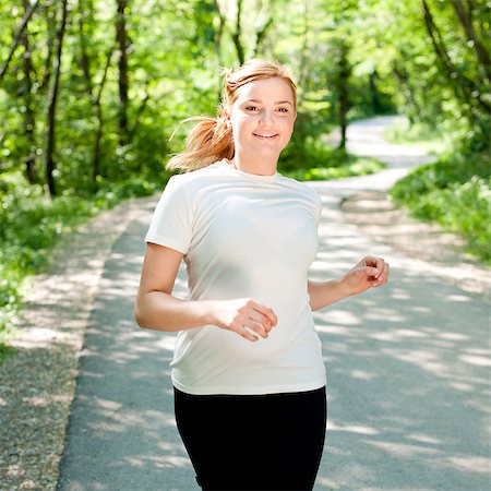 simsearch:400-06768313,k - Attractive young woman on a run in nature Photographie de stock - Aubaine LD & Abonnement, Code: 400-04411441