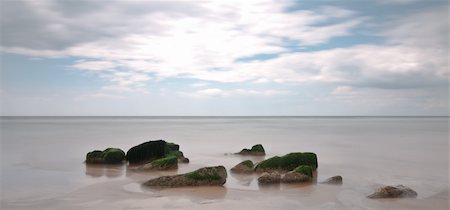 simsearch:400-04476833,k - Beach rocks long exposure with cloudy sky Foto de stock - Super Valor sin royalties y Suscripción, Código: 400-04424194