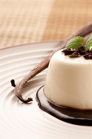 Panna Cotta with chocolate and vanilla beans Stock Photo - Budget Royalty-Free & Subscription, Code: 400-04424459