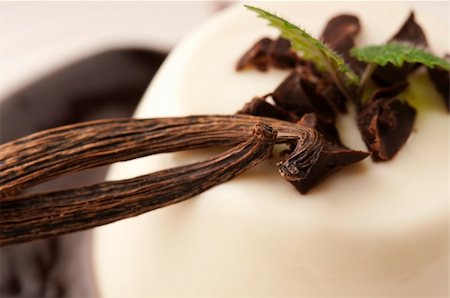 Panna Cotta with chocolate and vanilla beans Stock Photo - Budget Royalty-Free & Subscription, Code: 400-04424467
