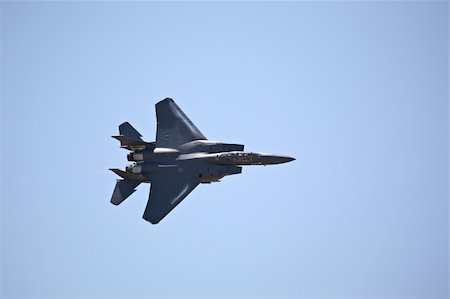 simsearch:400-06631018,k - F-15 strike eagle in flight against blue sky, banking hard right Stockbilder - Microstock & Abonnement, Bildnummer: 400-04426399