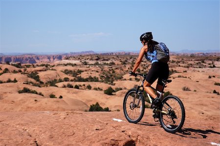 Female biker on slick rock in Moab, Utah Photographie de stock - Aubaine LD & Abonnement, Code: 400-04426651