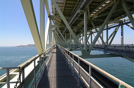 Akashi Kaikyo Bridge in Kobe, Japan, viewed from nearly 300 meters up. Foto de stock - Super Valor sin royalties y Suscripción, Código: 400-04421312