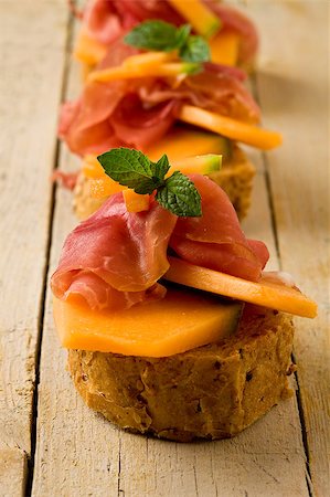 sweet and salty - photo of tasty bread slices with bacon and melon Stock Photo - Budget Royalty-Free & Subscription, Code: 400-04421390