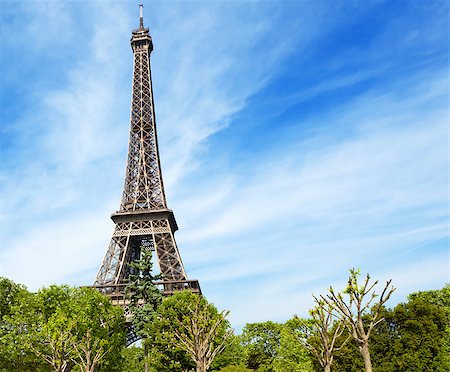 simsearch:400-08014075,k - Eiffel Tower in Paris Foto de stock - Royalty-Free Super Valor e Assinatura, Número: 400-04421898