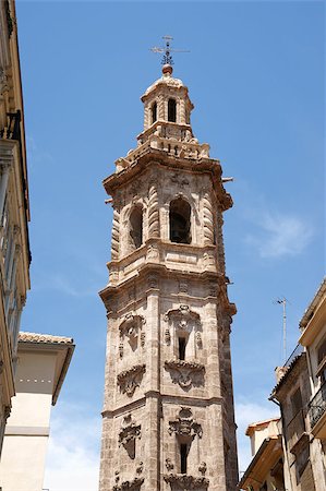 Detail of the baroque bell tower of Santa Catalina Church in Valencia against a vivid blue sky. Santa Catalina church was built in 14th century. The tower was added in 18th century. Foto de stock - Super Valor sin royalties y Suscripción, Código: 400-04422029