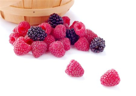 simsearch:400-05079848,k - Pile of Fresh Raspberries and Blueberries Foto de stock - Super Valor sin royalties y Suscripción, Código: 400-04422345