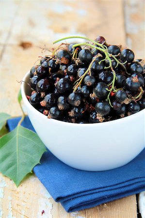 black currants ripe and natural on a wooden table Stock Photo - Budget Royalty-Free & Subscription, Code: 400-04422583