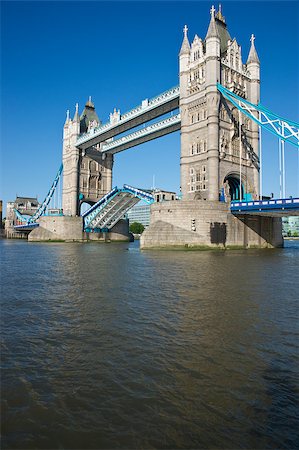 simsearch:400-07298271,k - Tower Bridge in open position to allow passage of ships and boats. Historic bridge across the River Thames in London, England Photographie de stock - Aubaine LD & Abonnement, Code: 400-04422739