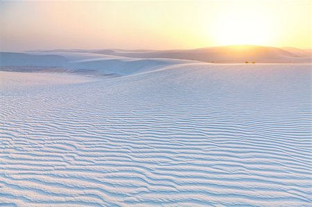 Dramatic sunset at White Sands National Monument Stockbilder - Microstock & Abonnement, Bildnummer: 400-04423536