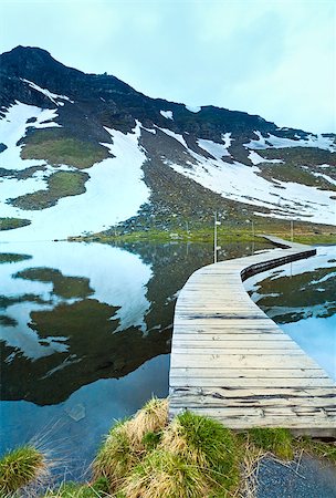 simsearch:400-08431417,k - Alps mountains tranquil summer view (planked footway across the lake  near Grossglockner High Alpine Road) Photographie de stock - Aubaine LD & Abonnement, Code: 400-04423777