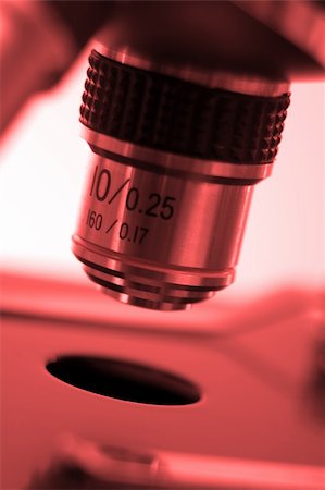 simsearch:649-07279857,k - Red microscope Stockbilder - Microstock & Abonnement, Bildnummer: 400-04434051