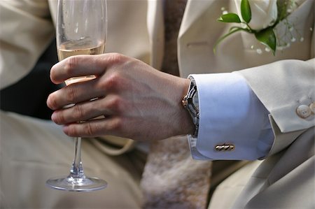 Glass of champagne in a hand of the groom Photographie de stock - Aubaine LD & Abonnement, Code: 400-04434177