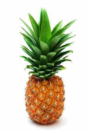 simsearch:400-04315300,k - ripe pineapple isolated on white Foto de stock - Super Valor sin royalties y Suscripción, Código: 400-04434385