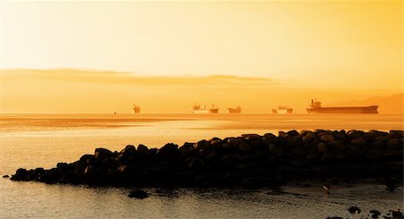 simsearch:400-07666513,k - Sunset over ships in Vancouver Harbour Photographie de stock - Aubaine LD & Abonnement, Code: 400-04434583