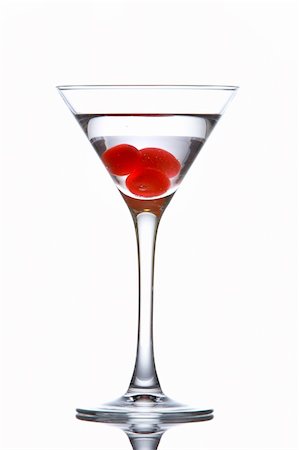 simsearch:400-04616101,k - Martini glass with cherries reflected on white background Foto de stock - Super Valor sin royalties y Suscripción, Código: 400-04434856