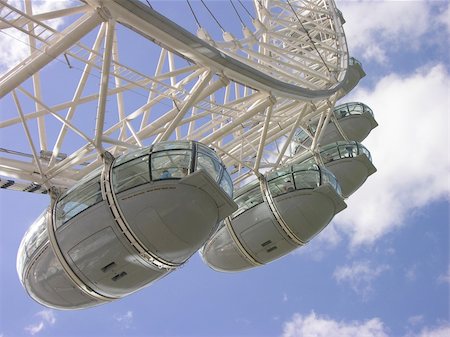 simsearch:400-04678040,k - cockpits, London eye, clouds and blue sky Foto de stock - Super Valor sin royalties y Suscripción, Código: 400-04435928