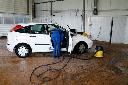 man cleaning a car in the car service Stock Photo - Budget Royalty-Free & Subscription, Code: 400-04436339