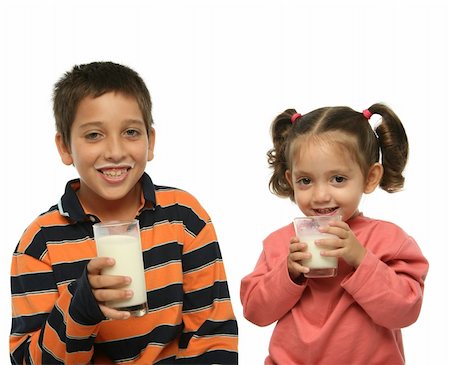 simsearch:400-04218582,k - Children drinking milk together Photographie de stock - Aubaine LD & Abonnement, Code: 400-04436446