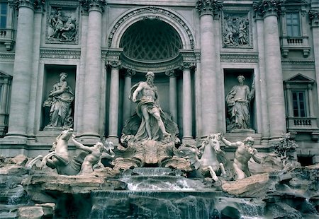fontäne - The famous Trevi fountain in Rome Stock Photo - Budget Royalty-Free & Subscription, Code: 400-04437924