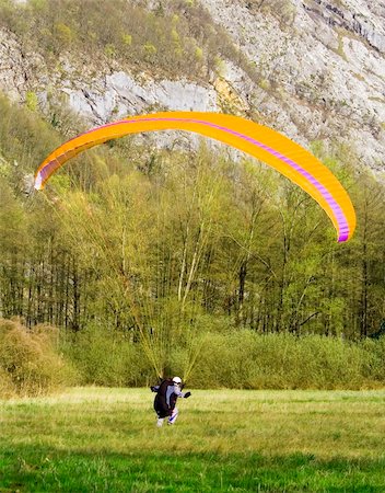 paragliding - landing on grass Foto de stock - Super Valor sin royalties y Suscripción, Código: 400-04437997