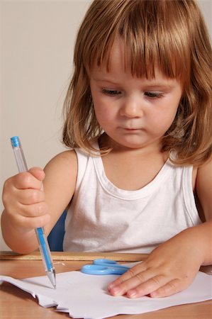 child writing with blue pen Foto de stock - Super Valor sin royalties y Suscripción, Código: 400-04438024