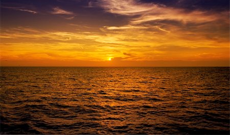 simsearch:400-04445249,k - warm sunset on open ocean. The focus is on the sun. Stock Photo - Budget Royalty-Free & Subscription, Code: 400-04438610