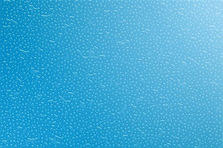 simsearch:859-03839431,k - Water drops over blue gradient background Stock Photo - Budget Royalty-Free & Subscription, Code: 400-04439349