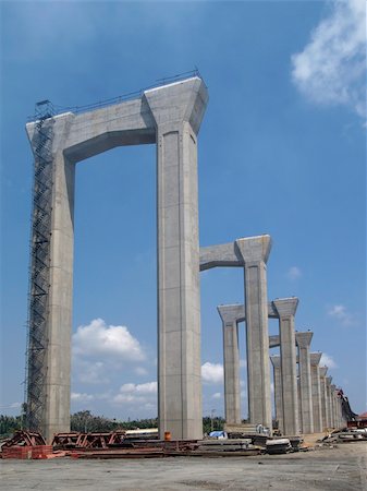 simsearch:400-04430389,k - Concrete pillars of motorway bridge under construction Foto de stock - Super Valor sin royalties y Suscripción, Código: 400-04430389