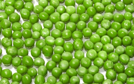 simsearch:400-05075296,k - green peas on white background Stock Photo - Budget Royalty-Free & Subscription, Code: 400-04430665