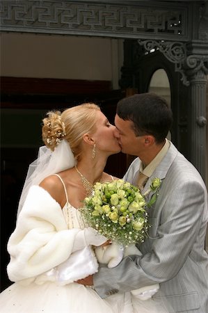 simsearch:400-04444100,k - Newly-married couple kissed Foto de stock - Super Valor sin royalties y Suscripción, Código: 400-04430835
