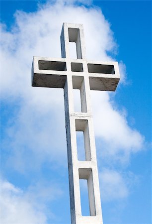 simsearch:400-04468325,k - Religious cross against sky background Photographie de stock - Aubaine LD & Abonnement, Code: 400-04431282