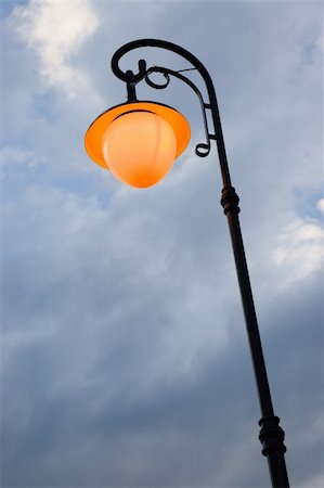 simsearch:400-04472787,k - Moscow lanterns at dusk Photographie de stock - Aubaine LD & Abonnement, Code: 400-04431580