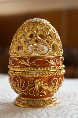 egg with jewels - Red Egg Jewelry Stock Photo - Budget Royalty-Free & Subscription, Code: 400-04432459