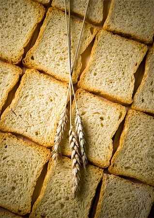 pumpernickel - Bread is one of the basic kinds of food in Europen countries. Photographie de stock - Aubaine LD & Abonnement, Code: 400-04432529