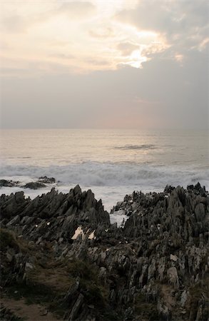 simsearch:400-04476833,k - The rocky coastline in Croyde, Devon. Foto de stock - Super Valor sin royalties y Suscripción, Código: 400-04433193