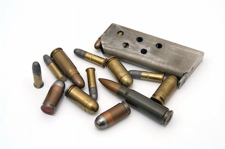 simsearch:400-05706425,k - ammunition: several types of bullets and one magazine on white background Fotografie stock - Microstock e Abbonamento, Codice: 400-04433251