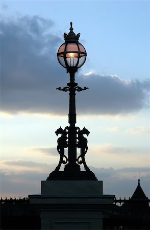 simsearch:400-04472787,k - A River Thames Street lamp in London Photographie de stock - Aubaine LD & Abonnement, Code: 400-04433338